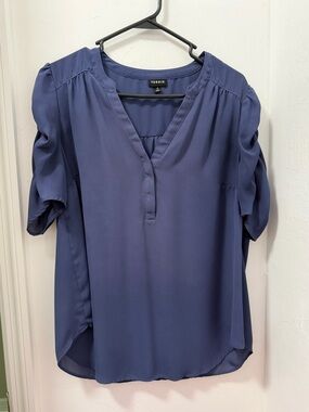 💙Torrid deep blue V-neck short sleeve blouse 💙